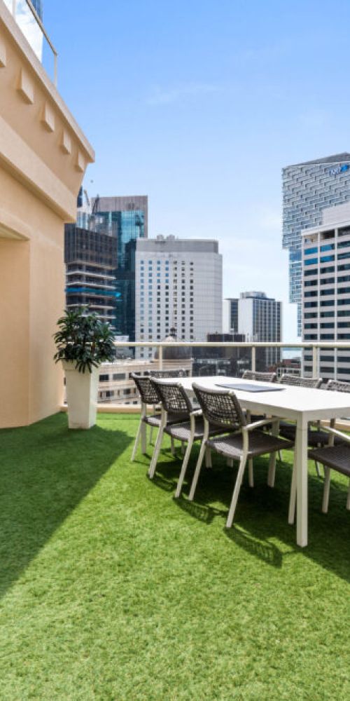 CBD Penthouse with City Views