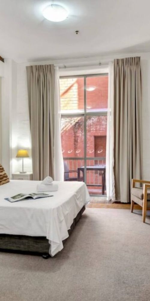 Historic CBD Apartment with Pool & Gym